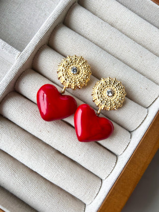 zirkon ve kırmızı cam kalpli küpeler